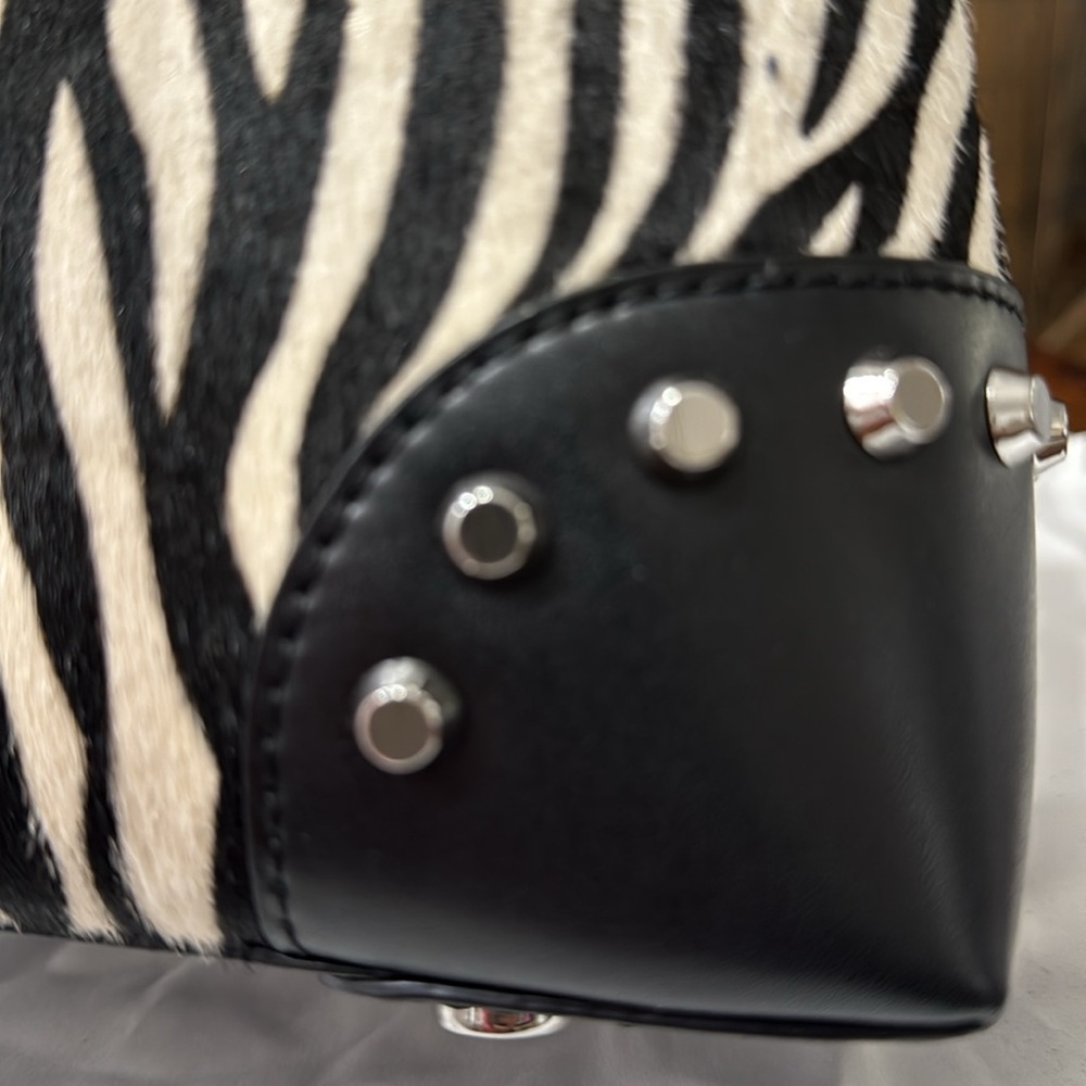 MICHAEL KORS Mercer Gallery Satchel Bucket - Picture 10 of 15